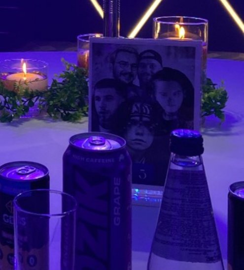mbanglov's tweet photo. ale mają fajny rysunek przy stole https://t.co/jall3kBgao