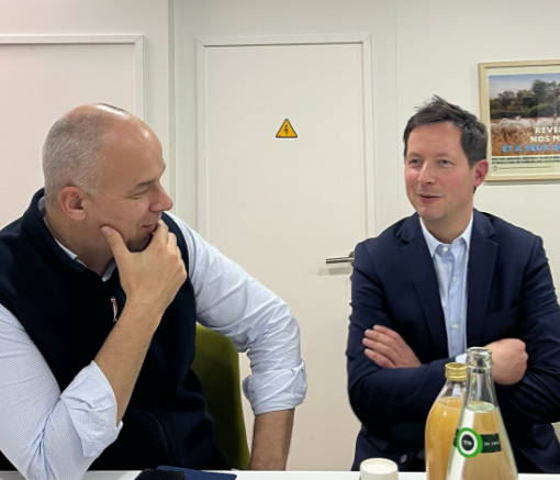 FNSEA's tweet photo. 🚜 Rencontre #SIA2025 | La #FNSEA accueille @fxbellamy, Chef de file @lesRepublicains au Parlement européen, pour qui :🎙️ "La question agricole devient une question géopolitique et géostratégique majeure. (...) Le sujet aujourd’hui c’est comment est-ce qu’on rend concrète l’exigence de simplification au niveau europeen ?" cc @Europarl_FR
-
A.Rousseau (@rousseautrocy), pdt #FNSEA rappelle qu' 🎙️ "il est crucial d'ouvrir le chantier des centrales d’achat européennes" pour protéger le revenu des agriculteurs.