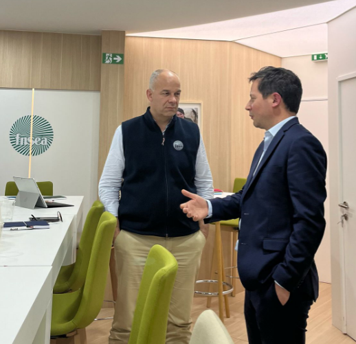 FNSEA's tweet photo. 🚜 Rencontre #SIA2025 | La #FNSEA accueille @fxbellamy, Chef de file @lesRepublicains au Parlement européen, pour qui :🎙️ "La question agricole devient une question géopolitique et géostratégique majeure. (...) Le sujet aujourd’hui c’est comment est-ce qu’on rend concrète l’exigence de simplification au niveau europeen ?" cc @Europarl_FR
-
A.Rousseau (@rousseautrocy), pdt #FNSEA rappelle qu' 🎙️ "il est crucial d'ouvrir le chantier des centrales d’achat européennes" pour protéger le revenu des agriculteurs.