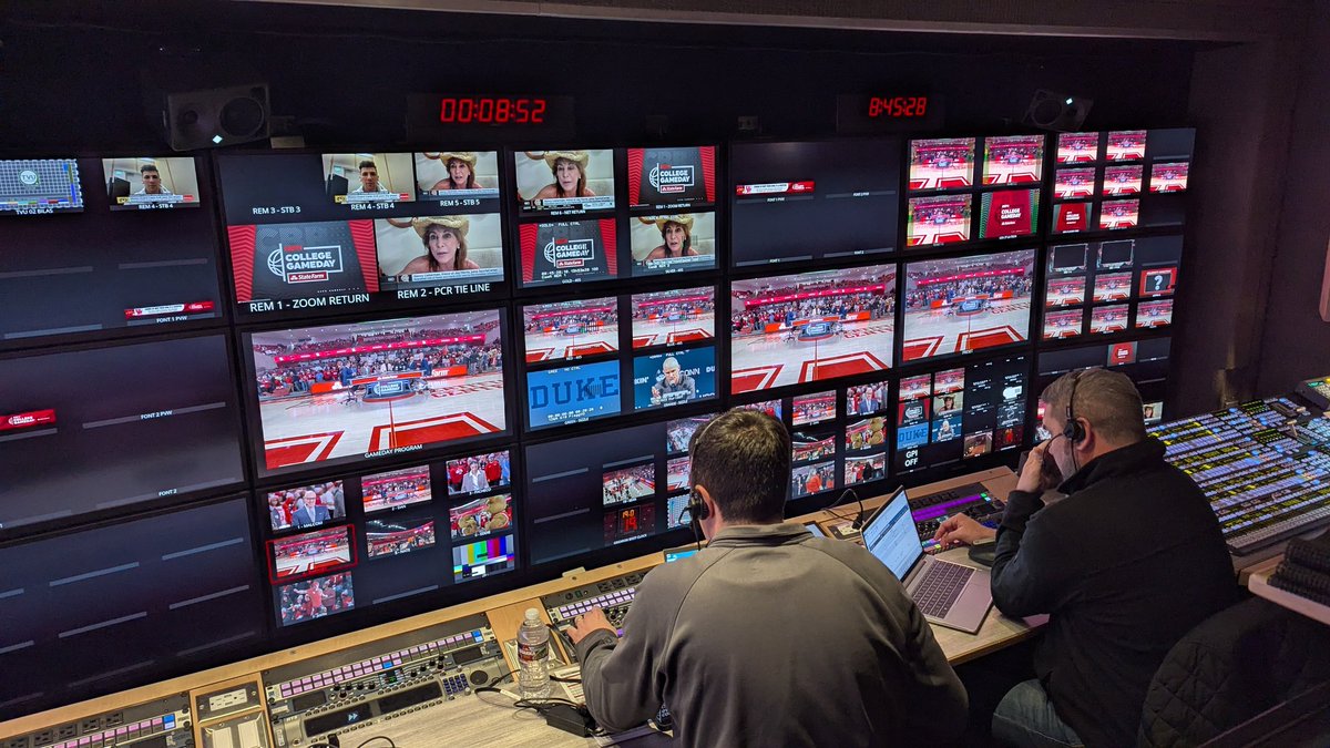 College Gameday, live from Fertitta  Center!

Shoutout to <a href="/espn/">ESPN</a> and the <a href="/CollegeGameDay/">College GameDay</a> crew for spending time with us and giving us truck access!

#GoCoogs