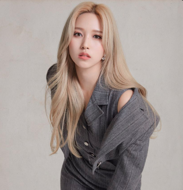 Happy 28th birthday to the amazing Mina of TWICE!