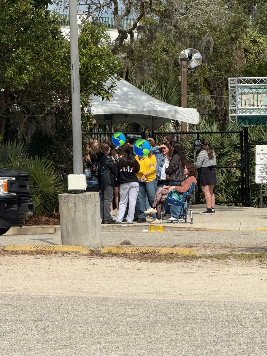 wallhaler's tweet image. SHAMEEEEE