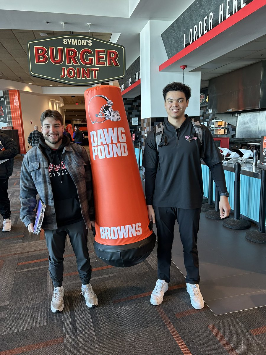 Thank to <a href="/GCFCACLE/">Greater Cleveland Football Coaches Association</a> and <a href="/BrownsYouthFB/">Cleveland Browns Youth Football</a> for a great clinic today and door prize!