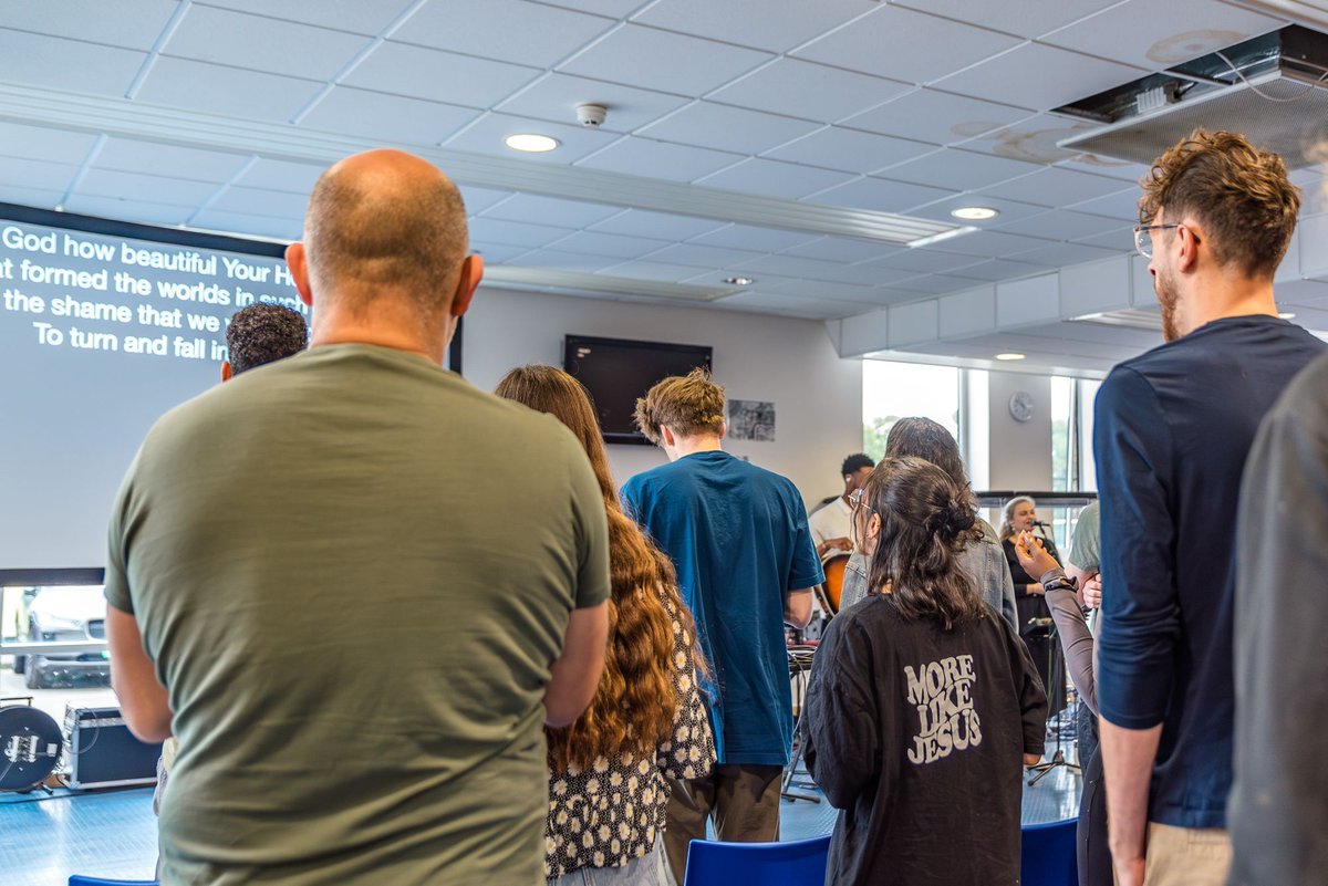 ManchesterVnyrd's tweet photo. If it’s your first time visiting us we can’t wait to meet you! We meet in the room and online at 10:30am. It won’t be the same without you! 

📍William Hulme’s Grammar School, Spring Bridge Rd, M16 8PR
🥐 from 10:15am
🖥️ https://t.co/Nes1DJV9sC https://t.co/4gAVz0J8HD