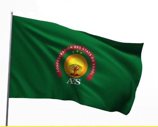 AshleyLelaMAIGA's tweet photo. L’#AES, un groupe de pays désertiques! Qu’est-ce qu’une couleur verte dominante fait sur leur drapeau? La couleur verte renvoie plutôt à la verdure, à l’agriculture florissante et non à la sécheresse! Ces putschistes sont très déconnectés de la réalité. #Niger #Burkina #Mali https://t.co/2j78NnDoUy