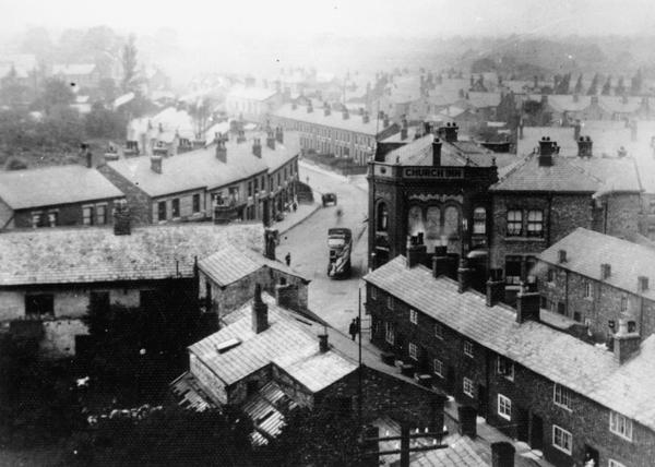A general view of Northenden, Manchester in 1910, from the church tower.

At this time Wythenshawe was still fields and farms in the ownership of the Tattons.

#Manchester #History #HistoryMatters