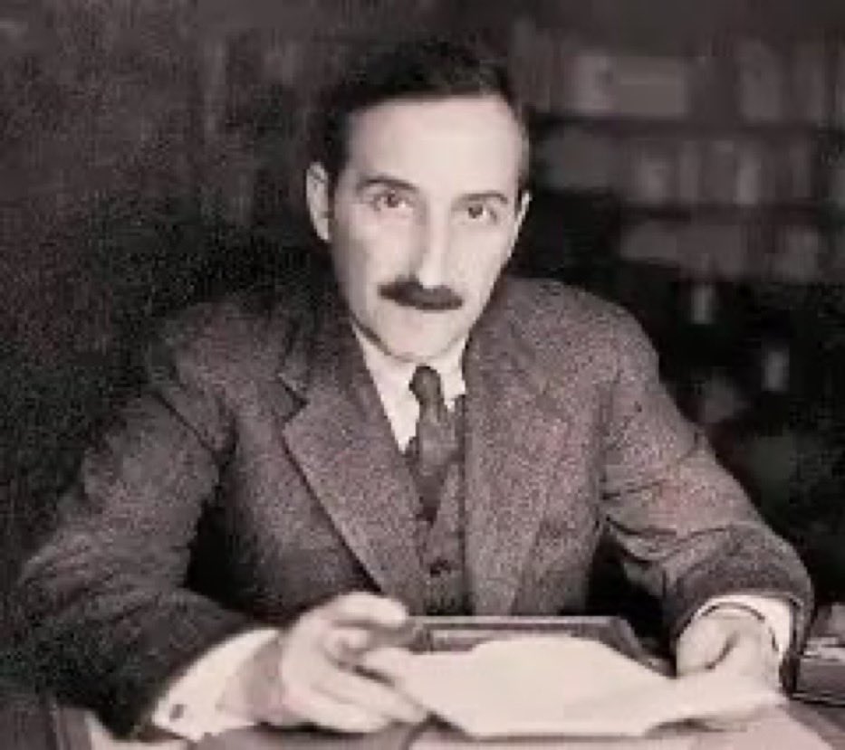 "Der Nationalsozialismus hat sich vorsichtig, in kleinen Dosen, durchgesetzt - man hat immer ein bisschen gewartet, bis das Gewissen der Welt die nächste Dosis vertrug." 
-Stefan Zweig-