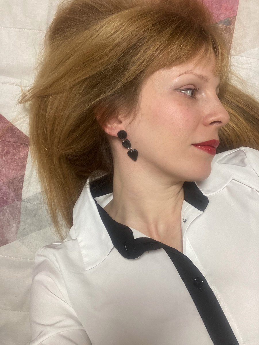 Hacía tiempo que no subía foto a esta red social, pero es que tengo pendientes made in <a href="/arcisorios/">SuperArcisorios</a> 🖤🖤🖤