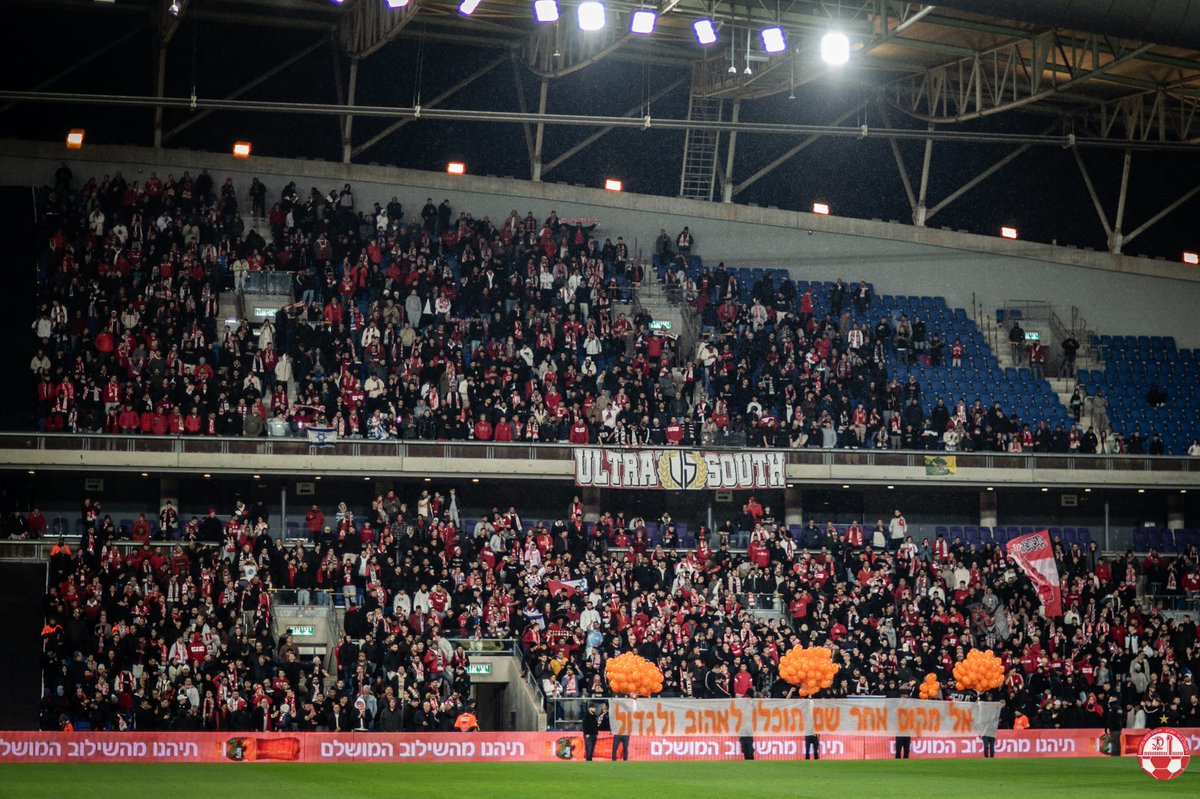 אנו המומים מתצוגת השיפוט המחפירה בנתניה. 3 אדומים מומצאים וכדי להוסיף חטא על פשע: פנדל שלא היה ולא נברא. 
כל השבוע מתכוננים מקצועית, אוהדים עושים דרכם בקור מקפיא והמשחק מקבל תפנית לא מקצועית והזויה. קוראים לאיגוד השופטים לבצע בדק בית. מה שקרה במחצית הזו זה כרטיס אדום לספורטיביות.