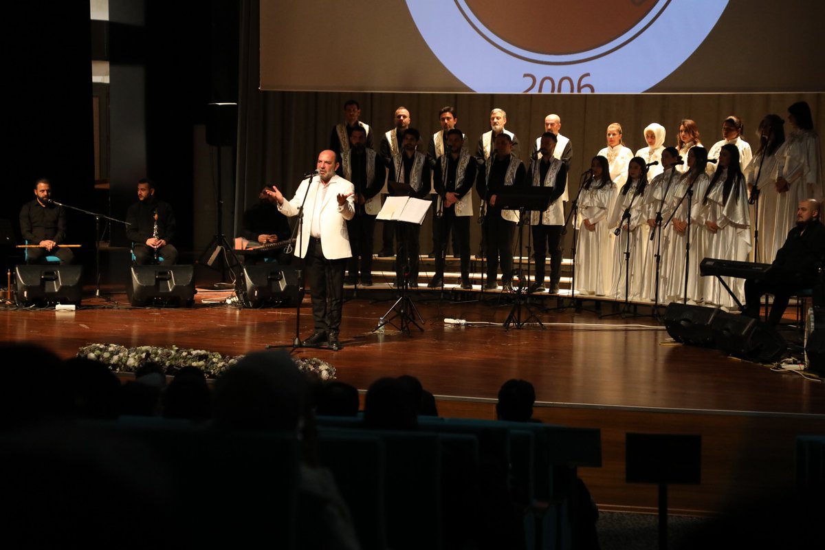 Üniversitemizde Antakya Medeniyetler Korosu Konseri düzenlendi. Kahramanmaraş merkezli 6 Şubat 2023'teki depremlerde 7 üyesini kaybeden Antakya Medeniyetler Korosu, afetin ikinci yılında üniversitemizde sahne aldı.