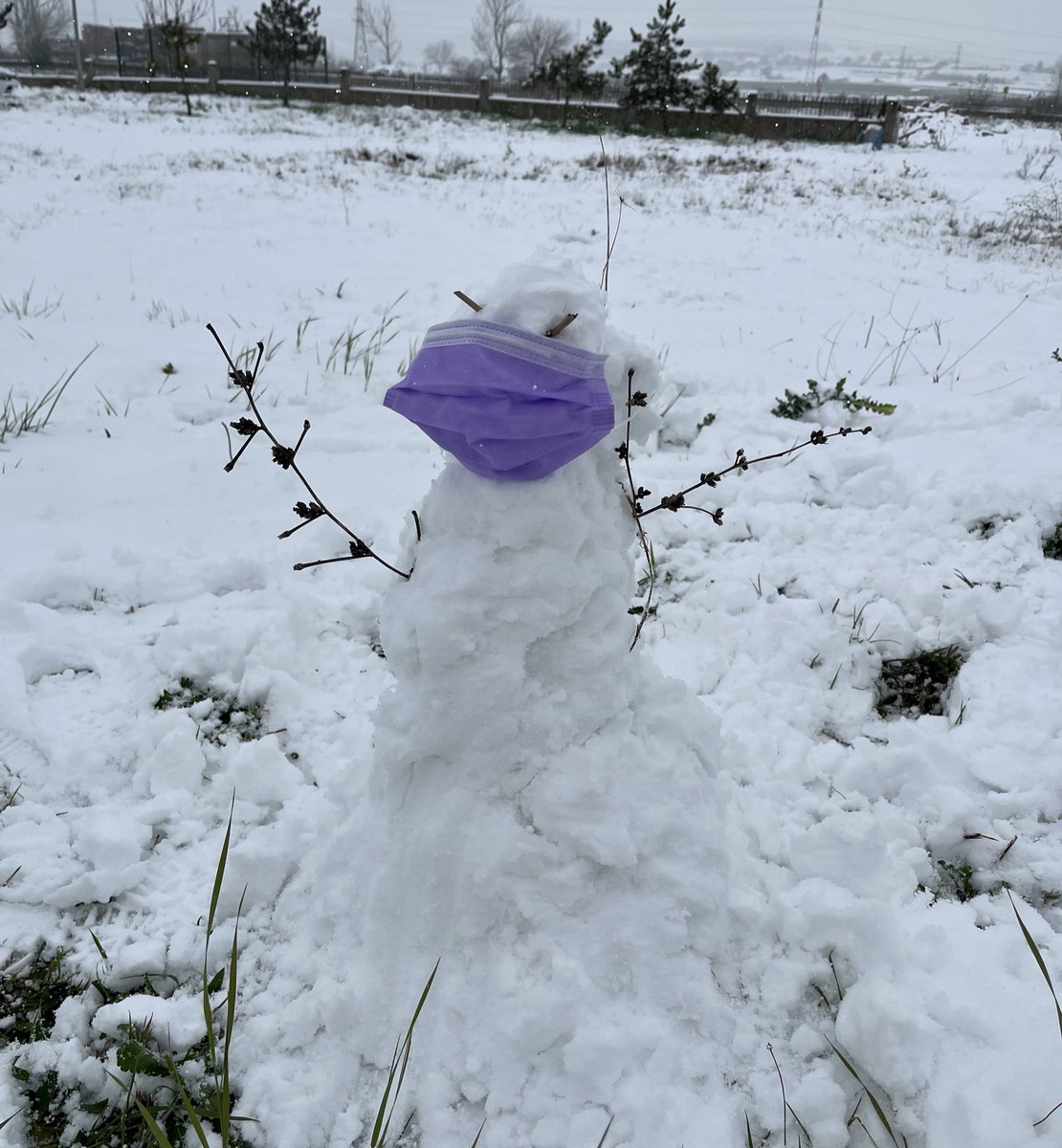 covid olmus uzaylı adam.. (vakit darlıgından 2 dkda falan yapıldı yani cok da sey yapmamak lazım )