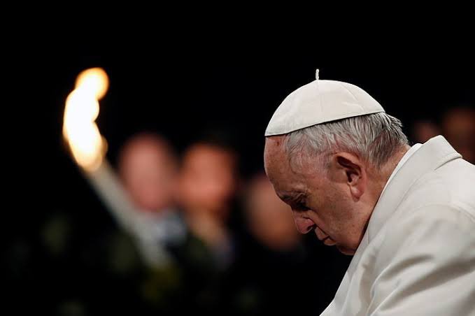 CarlosOj23's tweet photo. En un mundo tan polarizado,un hombre como el Papa Francisco es de lo más cuerdo y razonable en un patético siglo XXI dividido por mil etiquetas sociales,una era de división de géneros, las extremas posiciones en la política,las un y mil agendas en camino. Larga vida, Bergoglio! https://t.co/Tn1ekw2NNH