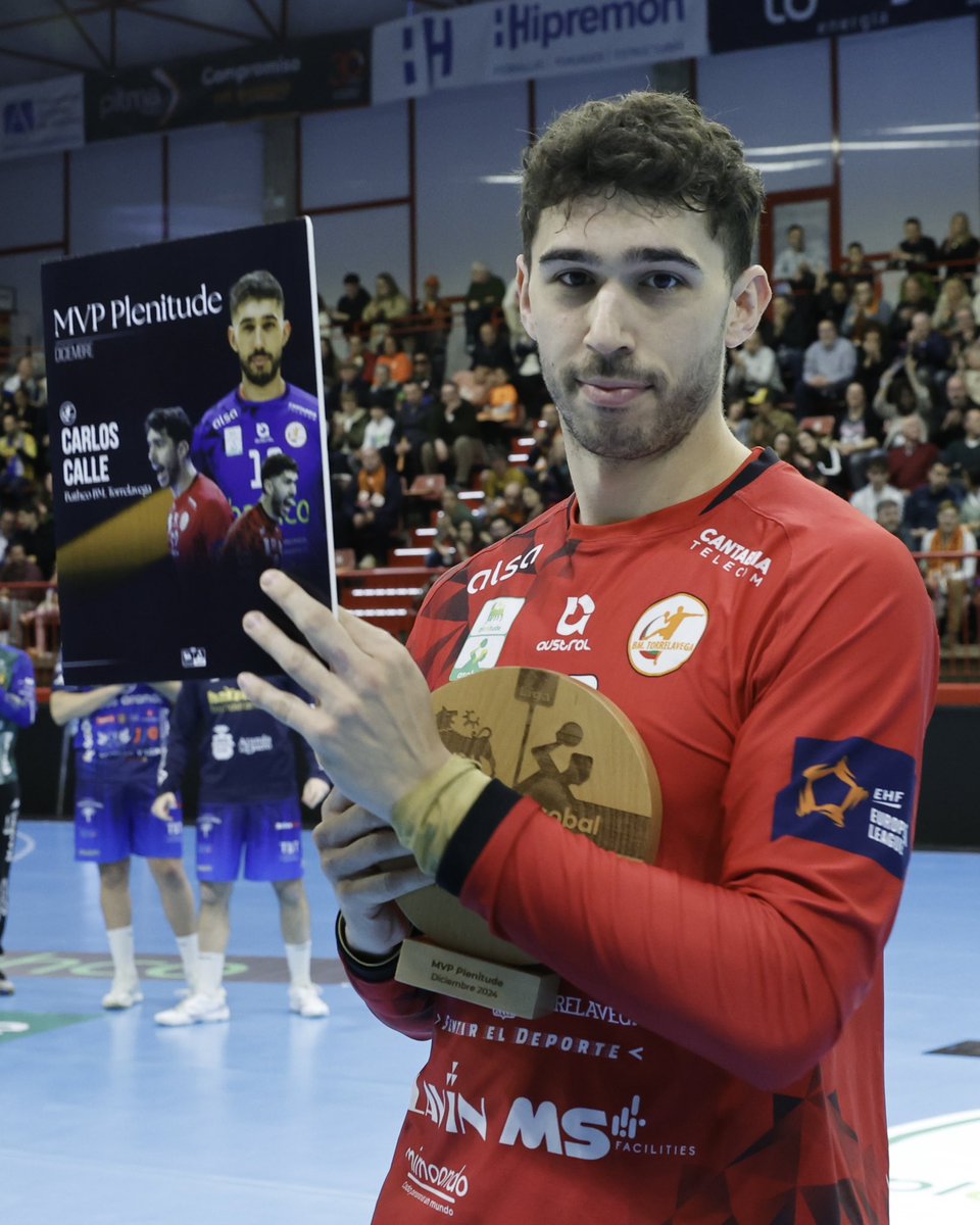 ¡Primer partido en casa para el 𝐌𝐕𝐏 𝐏𝐥𝐞𝐧𝐢𝐭𝐮𝐝𝐞 del mes de diciembre!✨

¡Enhorabuena al guardameta de <a href="/BMTorrelavega/">Bathco Balonmano Torrelavega</a> <a href="/CCallelobo/">Carlos Calle</a>!👏🏽👏🏽

¡No hay nada como volver al Vicente Trueba!🟠

📸 Luís Palomeque 

#️⃣ #EscuelaDeTalento