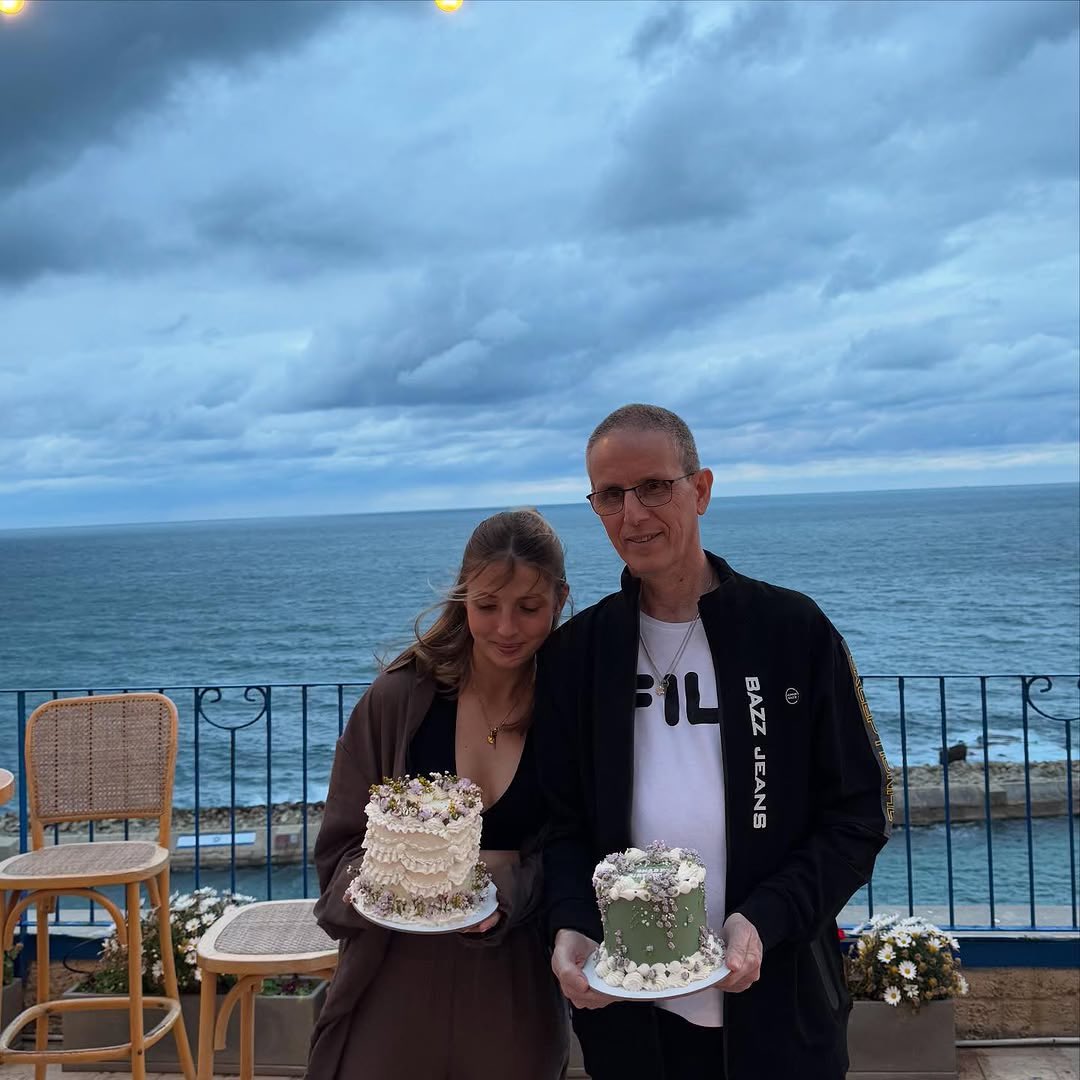 HenMazzig's tweet image. Meanwhile, as we celebrate the release of our 6 hostages today, Ohad Ben Ami, who was held captive by Hamas for 491 days, is celebrating his daughter Natalie’s 20th birthday with her and the entire family. 

Look at them smiling again. Look at them dancing again. Look at them…