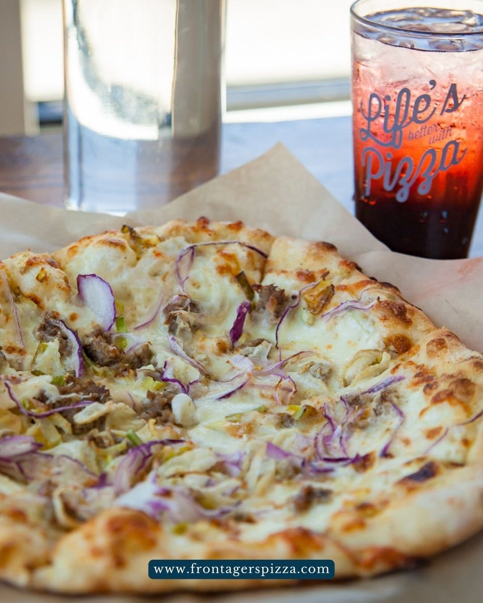 frontagerspizza's tweet image. Our Fennel Sausage Pizza is a love story in every slice—cream base, melty mozzarella, savory fennel sausage, leeks, red onion, shaved fennel, and a sprinkle of parmesan for that perfect finish.

#FrontagersPizza #PizzaLoveStory #PizzaCravings #FennelSausagePizza