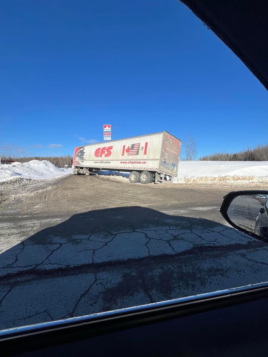 SkilledCanada's tweet photo. (#636/02/2025)
NEW BRUNSWICK (S)
""Meductic Petro Canada. Meductic NB. Exit 212""
#eaglestc #svistc #efsstc #EFS #NBSTC #needtow #newbrunswick #offroad #winterdriving #stoptfw #stoplmia #slowdown #StopDistractedDriving #skilledtruckerscanada #stopthecarnage #STC https://t.co/d1a0B5OhCU