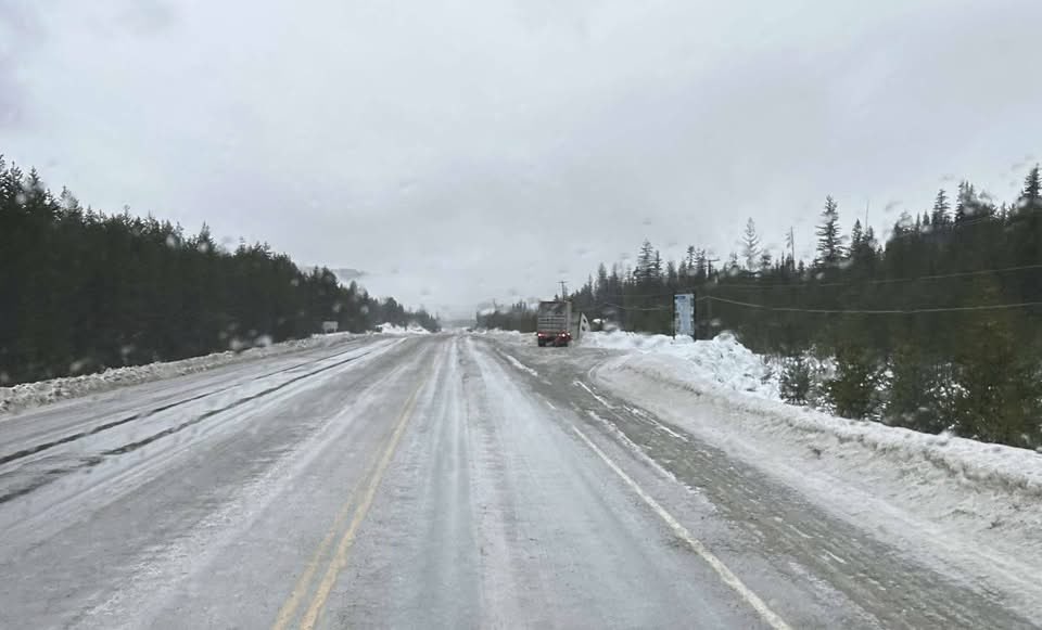 SkilledCanada's tweet photo. (#637/02/2025)
BRITISH COLUMBIA (S)
""Cpx Blue River right now""
#cpxstc #jackknifestc #canadacartagestc #bcstc #svistc 
#stoplmia #slowdown #winterdriving  #skilledtruckerscanada #stopthecarnage #STC #stopcheaplabour #canadiansfirst https://t.co/VUh5cZ0FXX