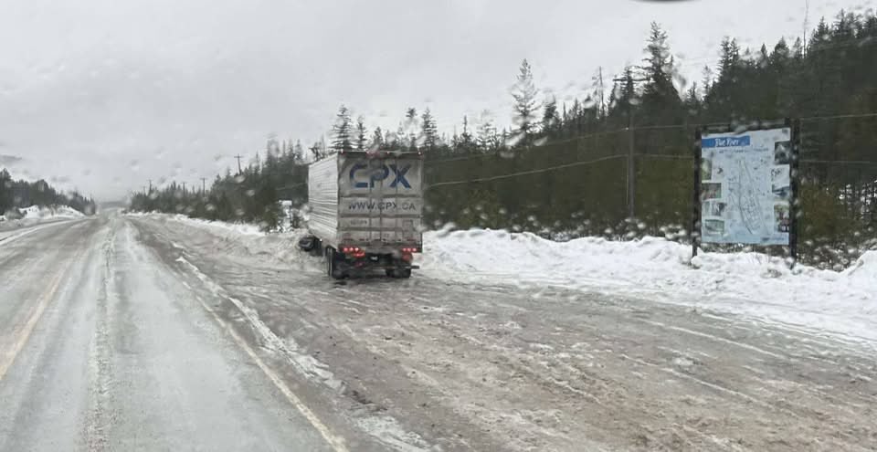 SkilledCanada's tweet photo. (#637/02/2025)
BRITISH COLUMBIA (S)
""Cpx Blue River right now""
#cpxstc #jackknifestc #canadacartagestc #bcstc #svistc 
#stoplmia #slowdown #winterdriving  #skilledtruckerscanada #stopthecarnage #STC #stopcheaplabour #canadiansfirst https://t.co/VUh5cZ0FXX