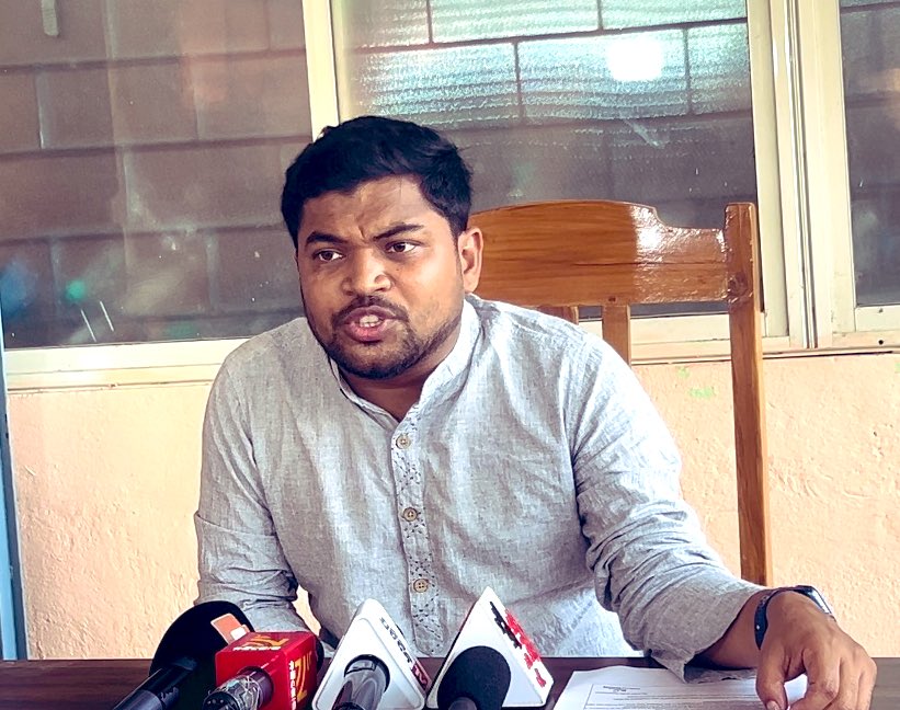 bibhuti_odisha_'s tweet image. ନିଯୁକ୍ତି ଦୁର୍ନୀତି ପ୍ରମାଣ ମିଳିଲା। ଖାଲି କାରଣ ଦର୍ଶାଅ ନୋଟିସ ନୁହେଁ, ସମୂଳ ତଦନ୍ତ କରି ନୂଆ ଆଇନ ଅନୁସାରେ ଦୃଢ କାର୍ଯ୍ୟାନୁଷ୍ଠାନ ନିଅନ୍ତୁ ସରକାର। 
୩୩୭ଜଣଙ୍କୁ ମେଧା ତାଲିକାରୁ ବାଦ୍ ଦେଲା #OSSSC 

ନିଯୁକ୍ତି ଦୁର୍ନୀତି ବିରୋଧ ଲଢେଇରେ ଛୋଟ #ବିଜୟ ।

@CMO_Odisha #OSSSC @GovernorOdisha 
#ForesterForestGuardExam