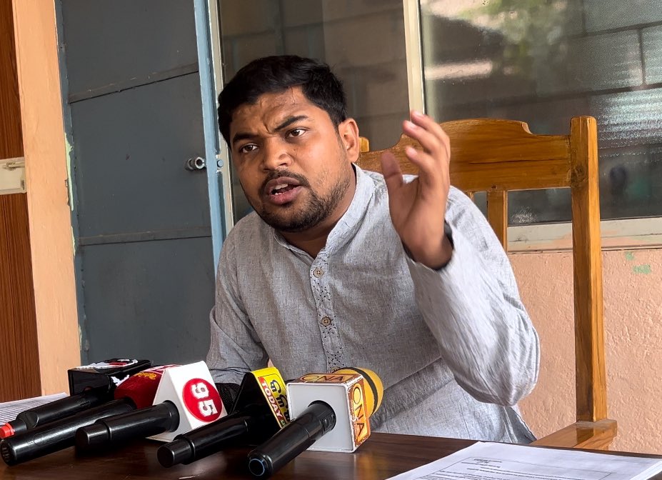 bibhuti_odisha_'s tweet image. ନିଯୁକ୍ତି ଦୁର୍ନୀତି ପ୍ରମାଣ ମିଳିଲା। ଖାଲି କାରଣ ଦର୍ଶାଅ ନୋଟିସ ନୁହେଁ, ସମୂଳ ତଦନ୍ତ କରି ନୂଆ ଆଇନ ଅନୁସାରେ ଦୃଢ କାର୍ଯ୍ୟାନୁଷ୍ଠାନ ନିଅନ୍ତୁ ସରକାର। 
୩୩୭ଜଣଙ୍କୁ ମେଧା ତାଲିକାରୁ ବାଦ୍ ଦେଲା #OSSSC 

ନିଯୁକ୍ତି ଦୁର୍ନୀତି ବିରୋଧ ଲଢେଇରେ ଛୋଟ #ବିଜୟ ।

@CMO_Odisha #OSSSC @GovernorOdisha 
#ForesterForestGuardExam