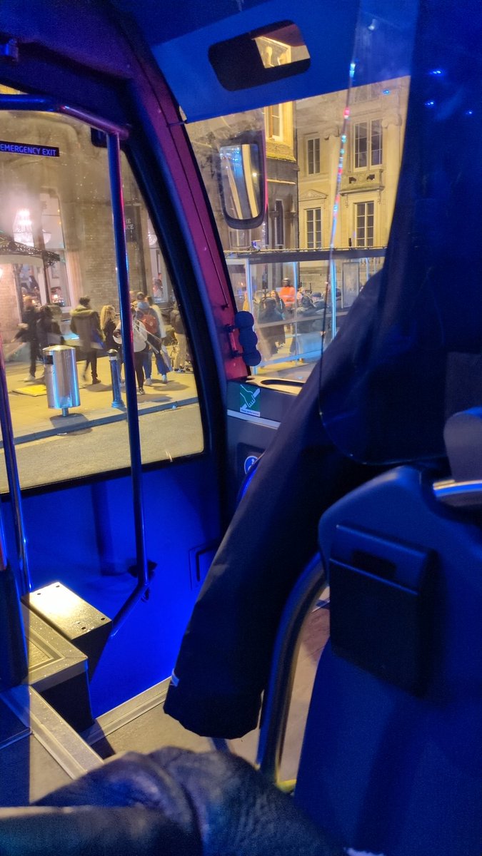 Apparently you can #windough with <a href="/nationalexpress/">National Express</a> but I think I'm the real winner since I had them reunite me with friends in Oxford and London ✨💜