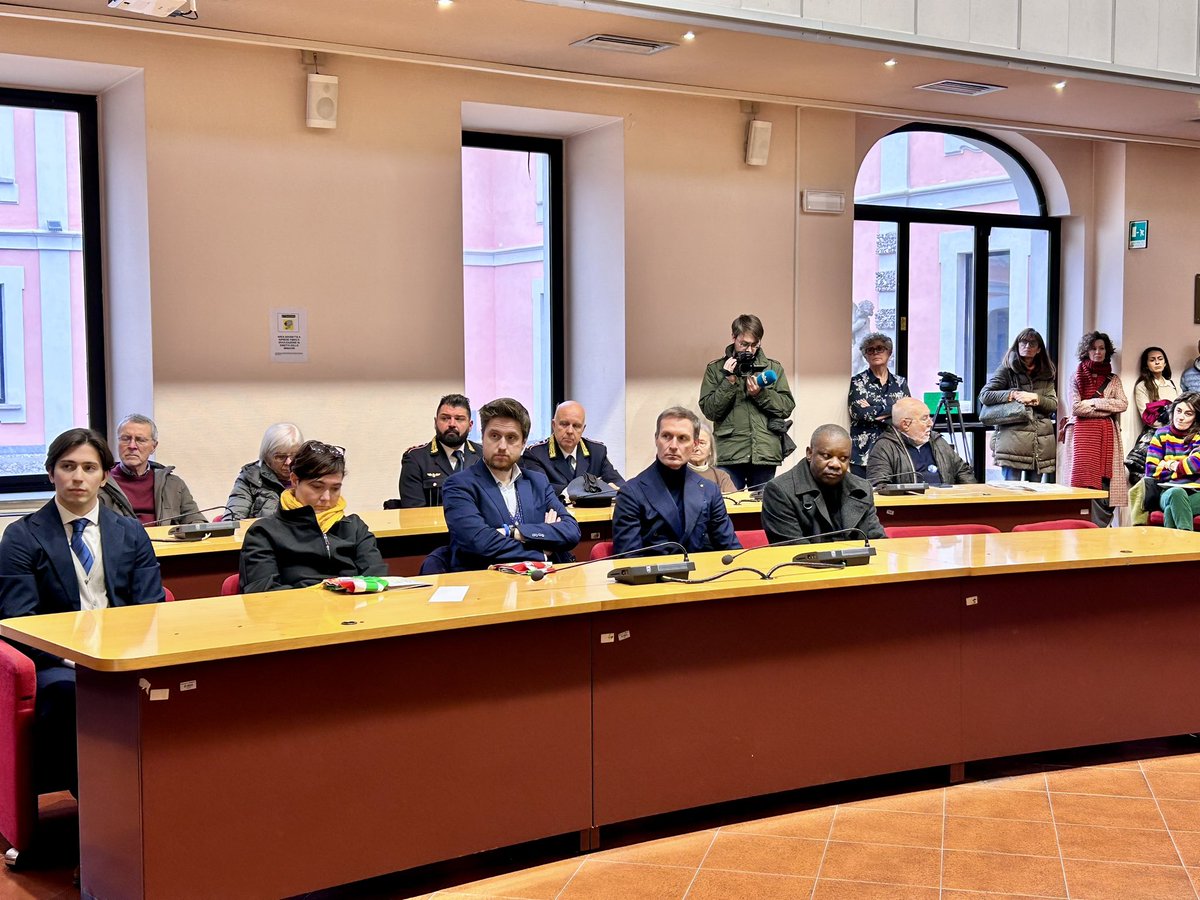 Questo pomeriggio a #Limbiate ho partecipato alla #commemorazione di #LucaAttanasio, #Ambasciatore d’Italia nella Repubblica Democratica del #Congo, ucciso in un #agguato terroristico nel 2021. Un #ricordo va anche a #VittorioIacovacci, carabiniere ucciso nell’agguato.