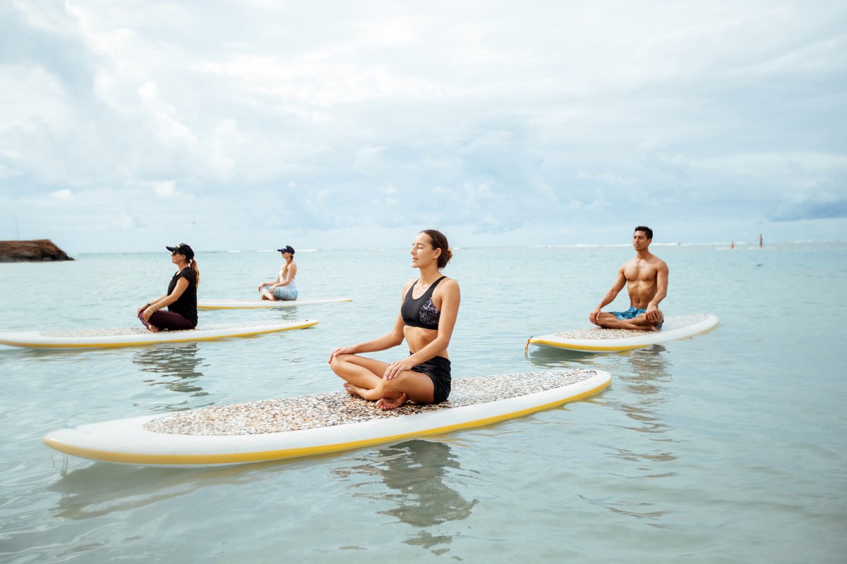 gohawaiica's tweet photo. Drifting into zen mode. 🏄🧘
#VisitO‘ahu #Oahu #Yoga #Paddleboard #Beach https://t.co/4pAvT26ZjF