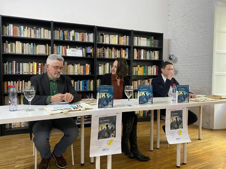 📖Ayer en la presentación del libro 'Del Infierno"
(#GrausEdizioni, 2024) con el autor, #JoséAbad, su traductor italiano, #RobertoMondola, y nuestra Silvia. 📖Fue una velada magnífica.

🇮🇹🇪🇸
#EsTuDante
#iostudioalladante
#ioparloitaliano #italianogranada #lenguayculturaitaliana