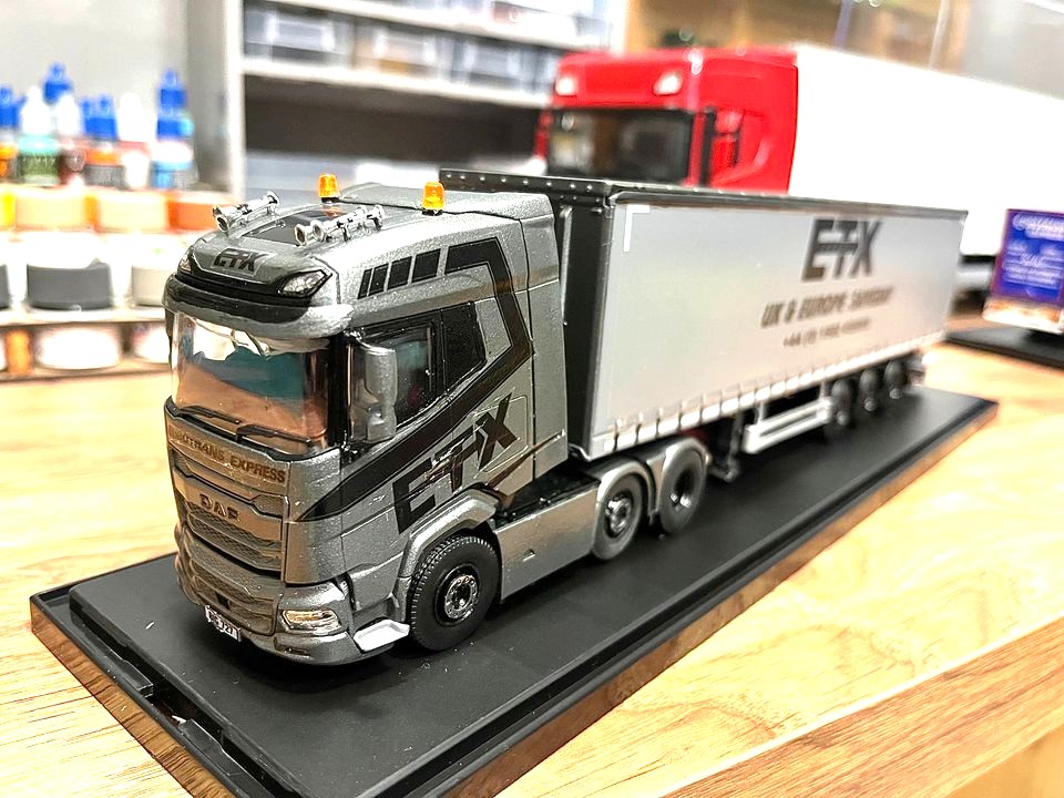 DAFTrucksUK's tweet photo. Bringing the vibes for your Saturday night. ๐
๐ธ Mark Povey - Eurotrans Express
#Trucks #DAF #XGPlus #Weekend https://t.co/pGQasUkJmj