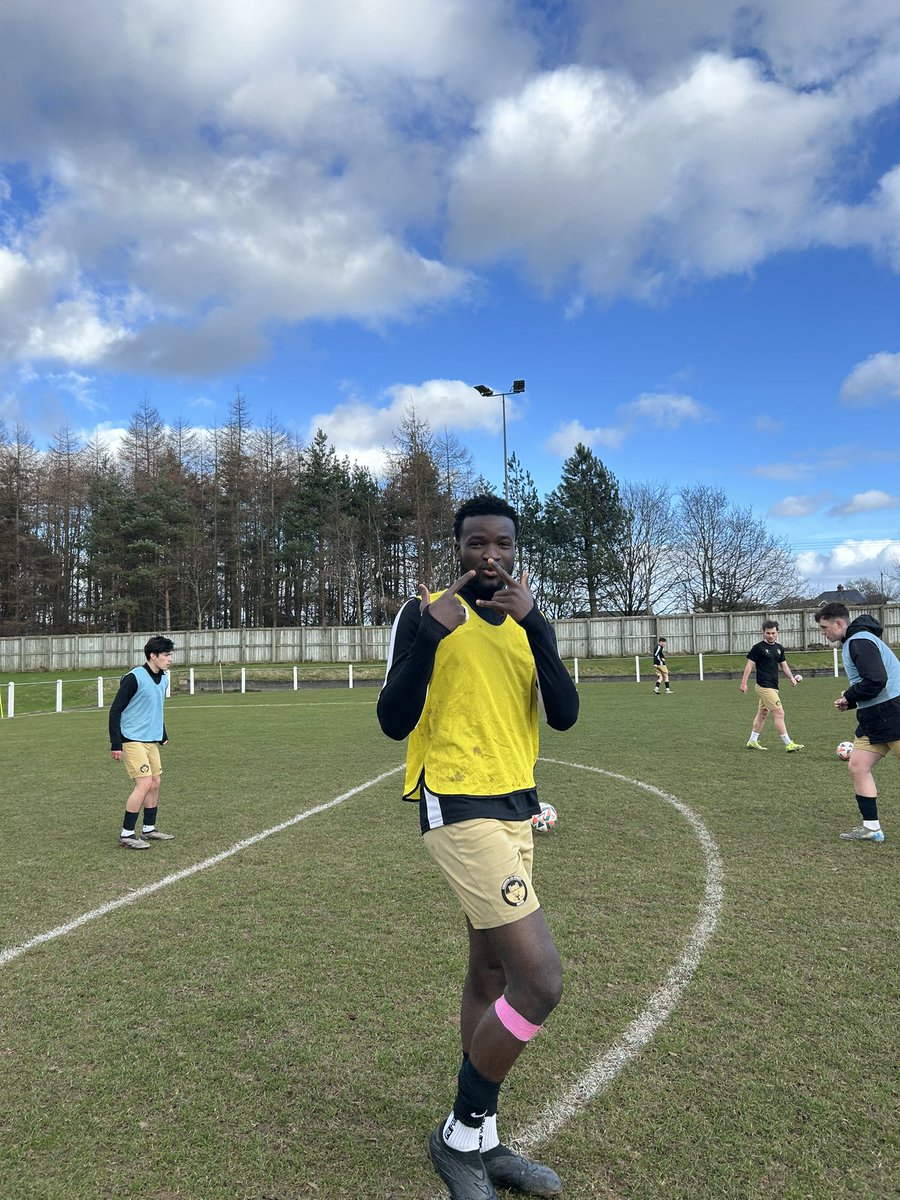 ParkViewAFC's tweet image. 🤷‍♂️  Apologies again lads blame @StephenSiyanbo2 for that one again with his 1 yard screamer 😂

#OurGuy | #UnitedWeStand | #CLSU