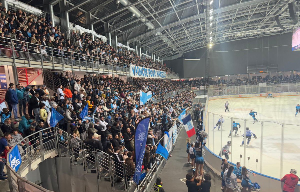 Les <a href="/SpartsMarseille/">Spartiates de Marseille</a> ont brillé hier soir avec une superbe victoire devant plus de 5700 personnes. 

Place aux playoffs : rendez-vous les 4 et 5 mars pour les quarts de finale.

@Marseille est fière de soutenir son équipe de hockey qui porte haut nos couleurs ! 

<a href="/BenoitPayan/">Benoît Payan</a>