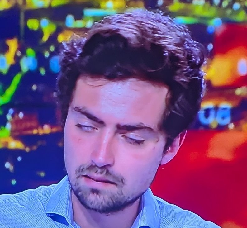 iwillstand04's tweet image. #HDPros2WE
Vas prendre une douche et casse toi.