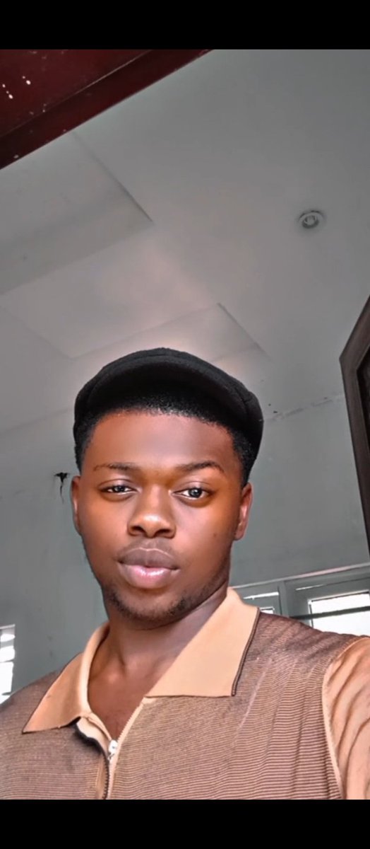 Minding my business....
But a bit stressed 😥.