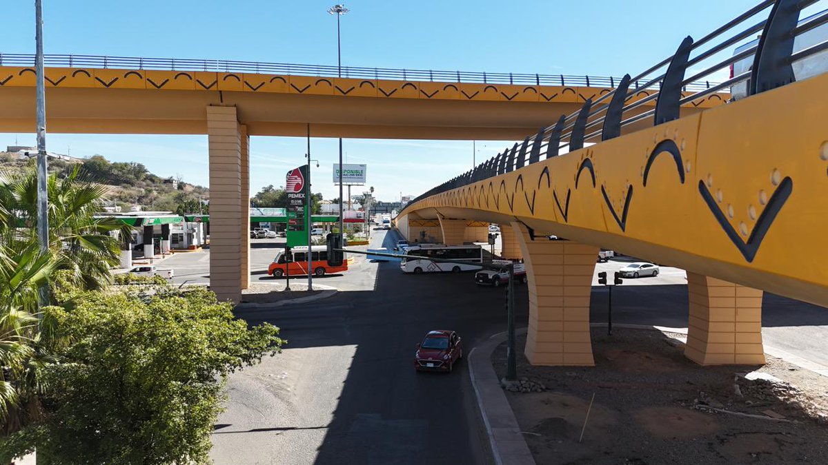 tonoastiazaran's tweet photo. ¡Qué bien quedó el Puente de El Gallo! Continuamos con el trabajo de mantenimiento de diferentes puentes en Hermosillo.

¡Porque nuestra ciudad lo merece renovamos su imagen urbana! ✨

#TrabajoQueSeNota https://t.co/ShR0wldQ50