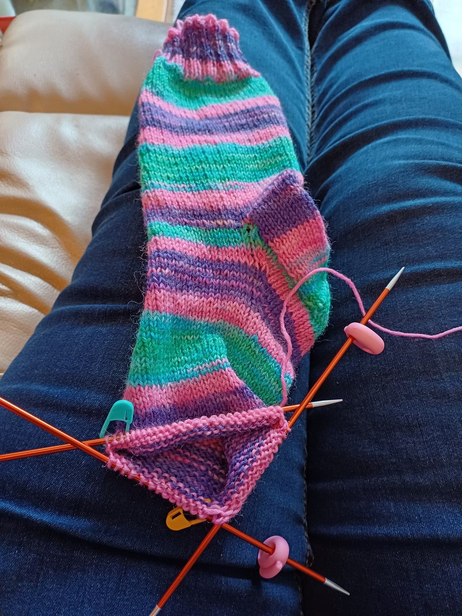 kendie's tweet photo. Shaping the toe and sock number one done! Love the colours. Just need make a matching one now 😂 #knitting #knittingsocks #knittingproject #handmade https://t.co/fqKfb6hqzq