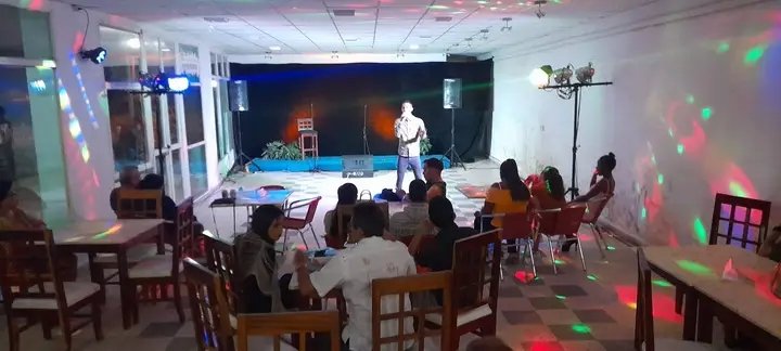INVITACIÓN 
Hoy es sábado, el Proyecto Sociocultural Provincial Golpe a Golpe y el Centro Provincial del Libro y la Literatura Enrique José Varona de Camagüey, les invitan a la NOCHE CAMAGÜEYANA DIFERENTE,  a partir de las 10pm en el Café Literario La Comarca.