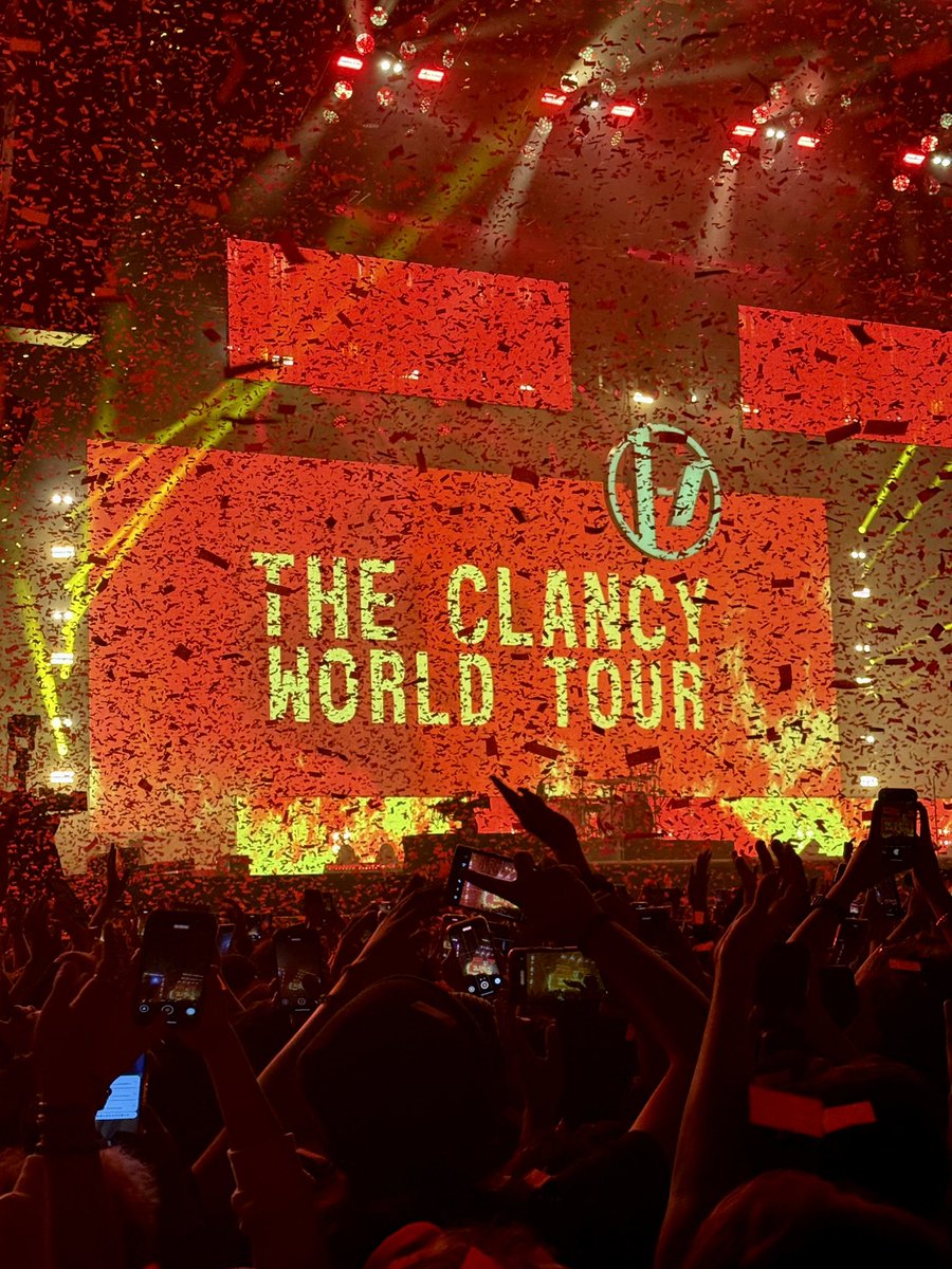 grecialorena's tweet photo. Es que tremendo show 😭 https://t.co/T2Db8GW4GD