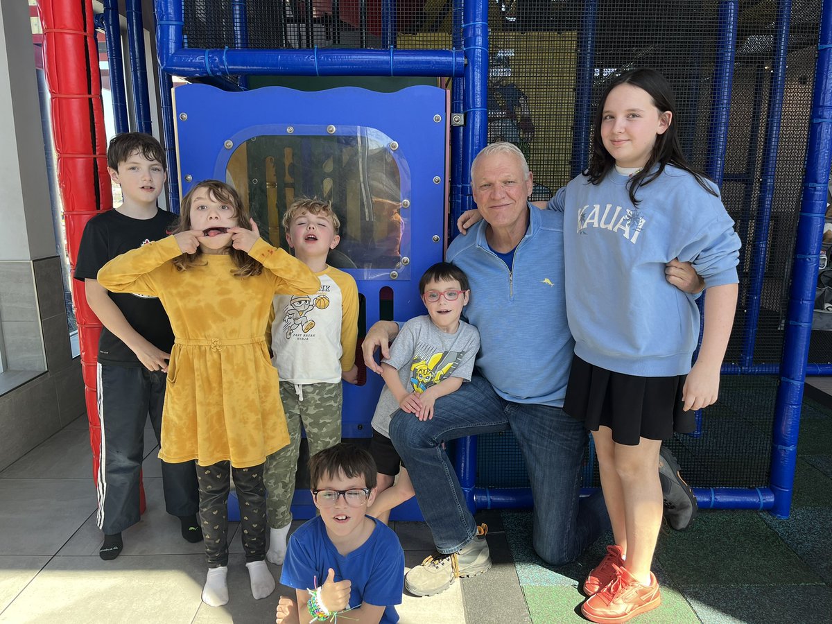 Big Dad having lunch with all six grandkids today ❤️.