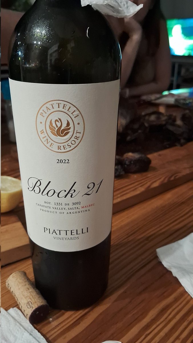 galobasu's tweet image. Este malbec de @PiattelliArg (Cafayate) le da una vuelta de tuerca muy elegante al portfolio de la bodega. Lástima que solo se consigue allá...
