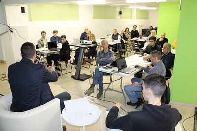 vox_olesabones's tweet photo. Nuestro coordinador local @Felurpri participando en la jornada de formación en Comunicación en la sede de @vox_barcelona . https://t.co/O8YpgWyD7X