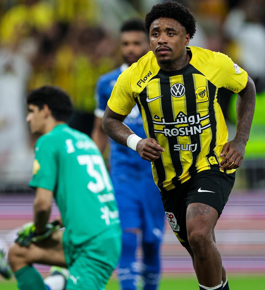 ittihad's tweet photo. 📸| قصـة الهدف الثالث من بيرجوين ⚽️
#الاتحاد_الهلال 
#جولة_يوم_التأسيس https://t.co/3GigcR9QNI