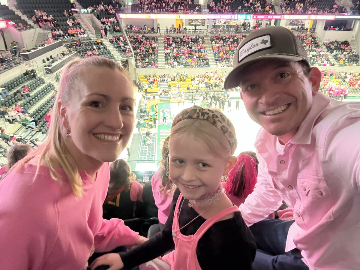 It’s #ThinkPink day at the Foster today cheering on the <a href="/BaylorWBB/">Baylor Women's Basketball</a> … #sicem #greaterthan #buhoops 🏀🐻💗