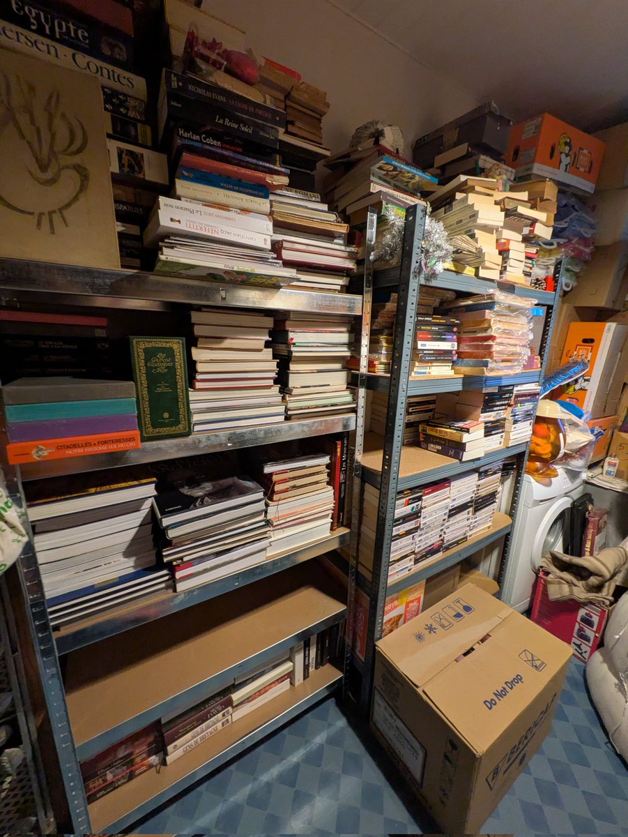 daurelieng's tweet photo. [PARTIE 5] 

On vous montre le stock dormant à la bouquinerie : suite des livres d'art

Il y a de véritables pépites, généralement autour de 30€.
Le but c'est que ça bouge, tout est négociable 🫶🏼
Venez en mp ou laissez un commentaire 📚

Possibilité de passer via le VintedPro
⤵️ https://t.co/hEQodeL7LL