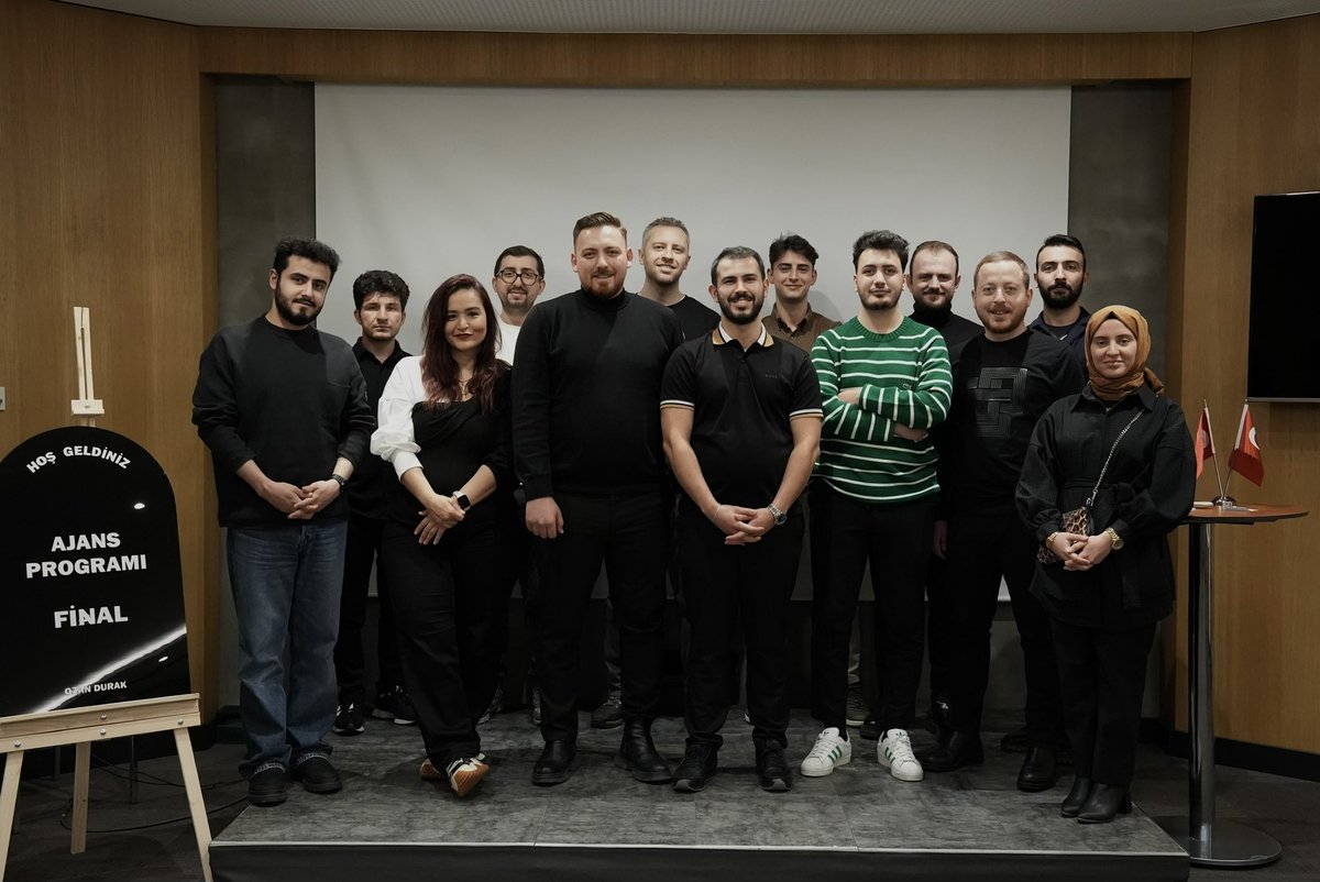 ozandurakcom's tweet photo. Ajans Programı 1.0’ın Finalini Gerçekleştirdik🚀

3 ay boyunca ajanslarını büyütmek isteyen 15 katılımcıyla bu eşsiz yolculuğun sonuna geldik🎯

Bu süreçte sadece eğitim ile kalmadık, güçlü bir network ağı oluşturduk🚀

Ajans Programı 2.0 kayıtları açıldı ve yerler hızla doluyor! https://t.co/C7j0dvtjev