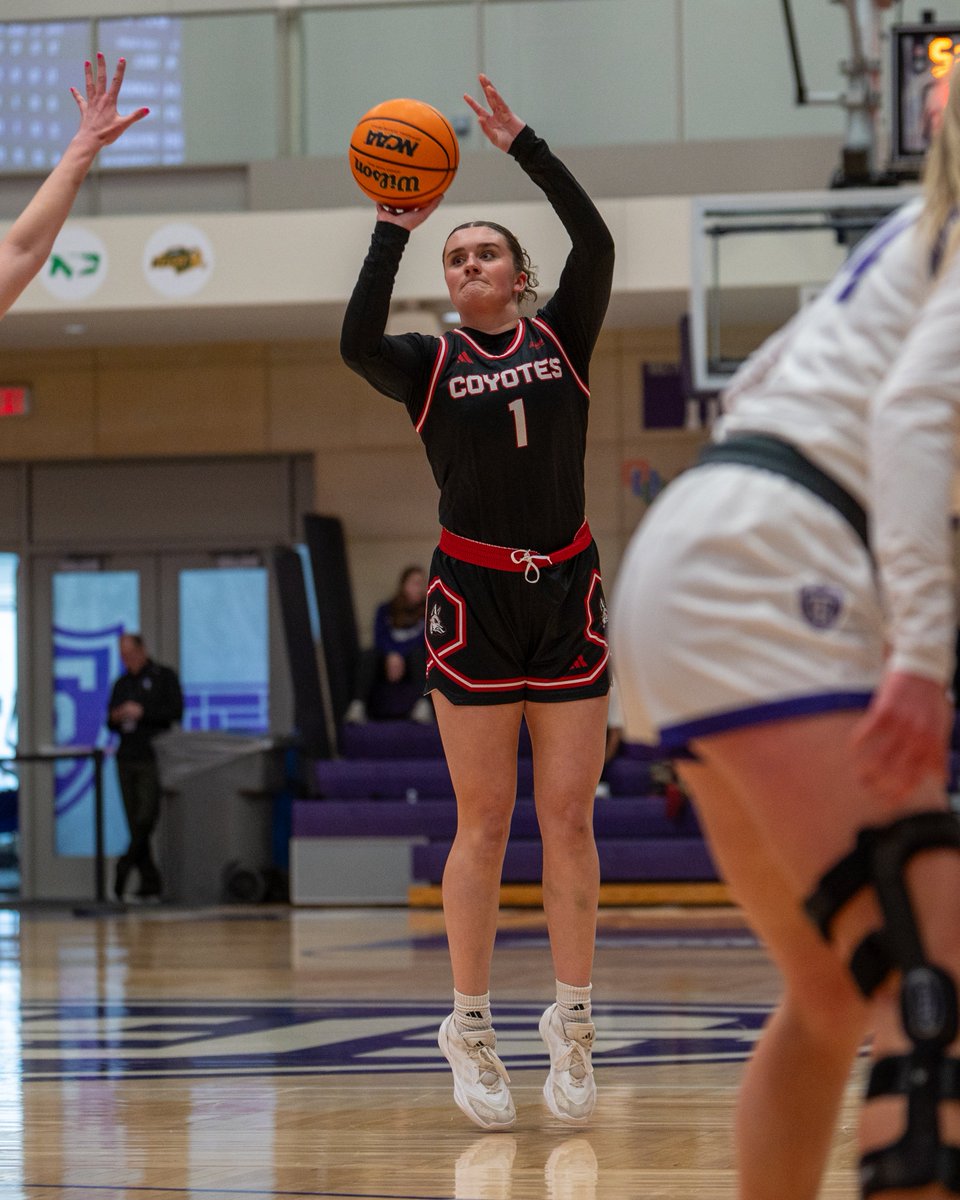 Have a half, Gabby 👏

12 points on 4-of-5 from beyond the arc for the freshman!

#GoYotes x #WeAreSouthDakota