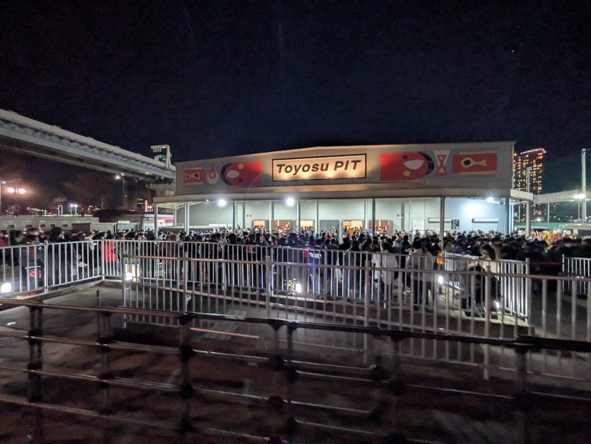 occyo16638's tweet image. ファイヤーボンバーの曲は
みんなで歌うとさらに味が深くなるのがたまらなく好き

歌でどんな相手でも分かり合える。
バサラの魂の叫びがそこにあります。

懐かしいのと嬉しいのが重なって全曲泣きそうになりながら一緒に歌わせてもらいました笑
#マクロス7 
#fireb