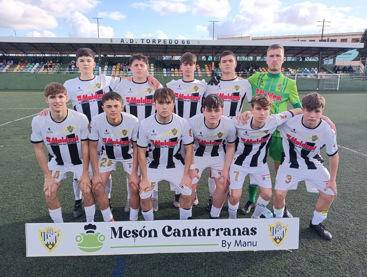 Torpedo 66 Juvenil Preferente 1
( Kevin ⚽️ )
CD Illescas B 3
Dura derrota la de esta tarde consentida por el colegiado al no dar el empate en un balón que entró totalmente y no quiso verlo.
El esfuerzo del equipo innegable,lo dieron todo pero no pudo ser.