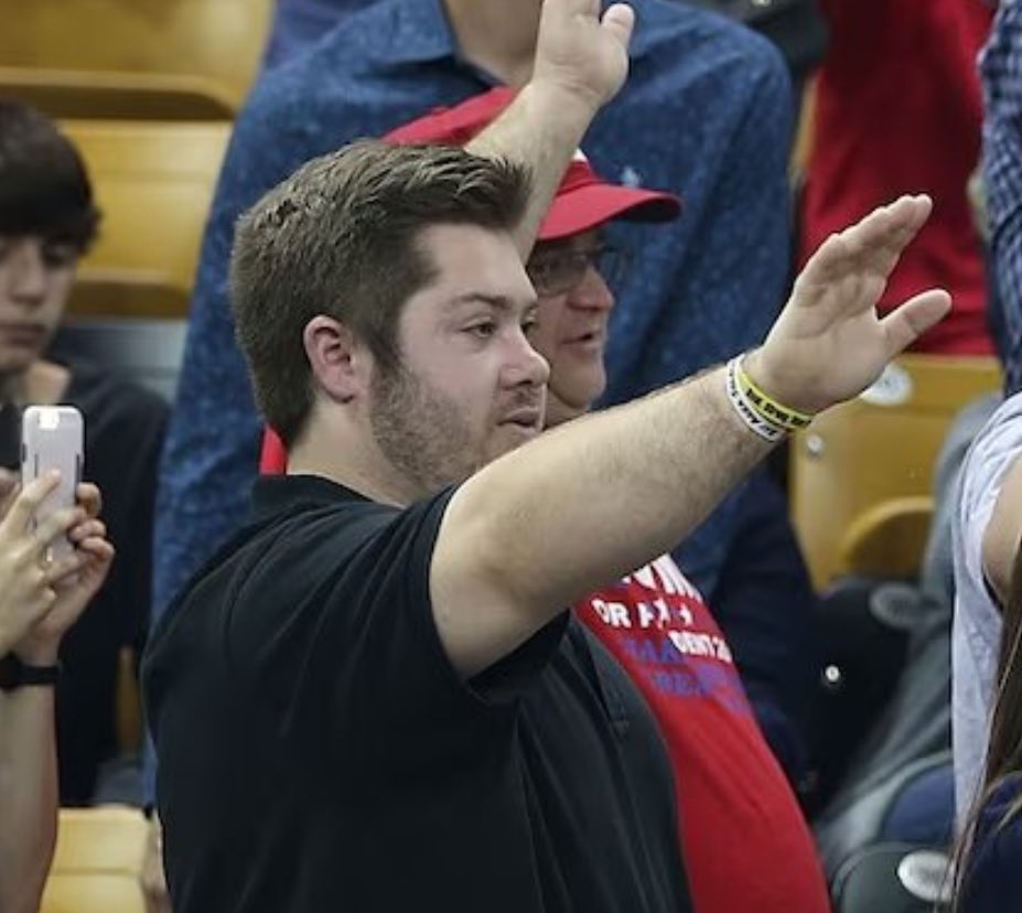 El negro y el magatardo justo al lado 😂😂😂 #nazi #hitler