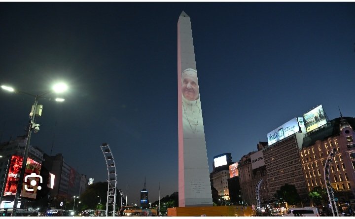 MiguelArraes3's tweet photo. Papa Francisco... Obelisco de Buenos Aires https://t.co/QzsFa5sNUG
