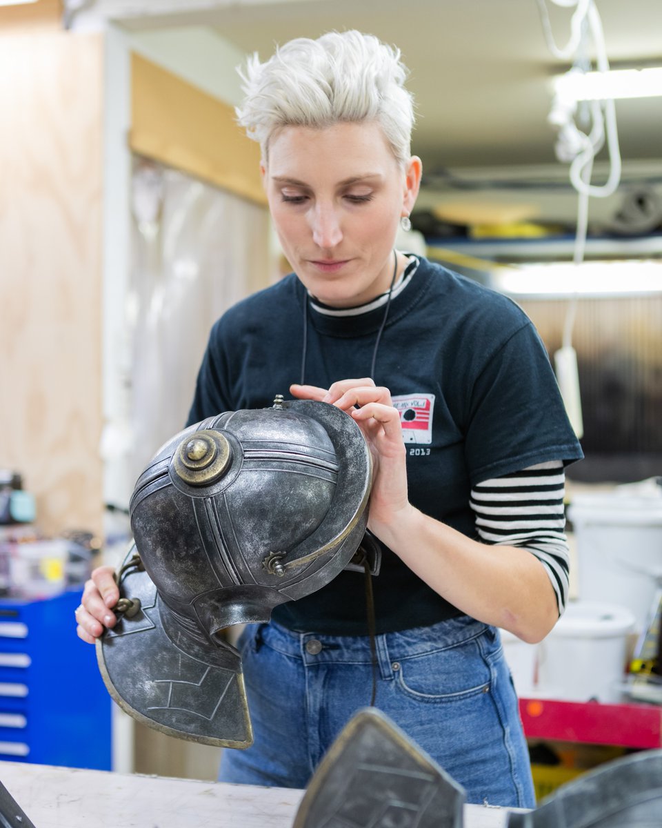 WetaWorkshop's tweet image. For director Ridley Scott’s #GladiatorII, we worked for co-costume designer David Crossman, working closely together to craft two different helmets for a veritable army of Roman soldiers. Presented with the designs, we 3D-modelled, moulded and cast 550 of them.

#armour #costume